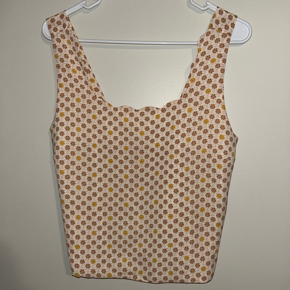 Scalloped detailed cropped tank top size large